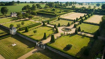 Le jardin du château de la Roche-Neuville