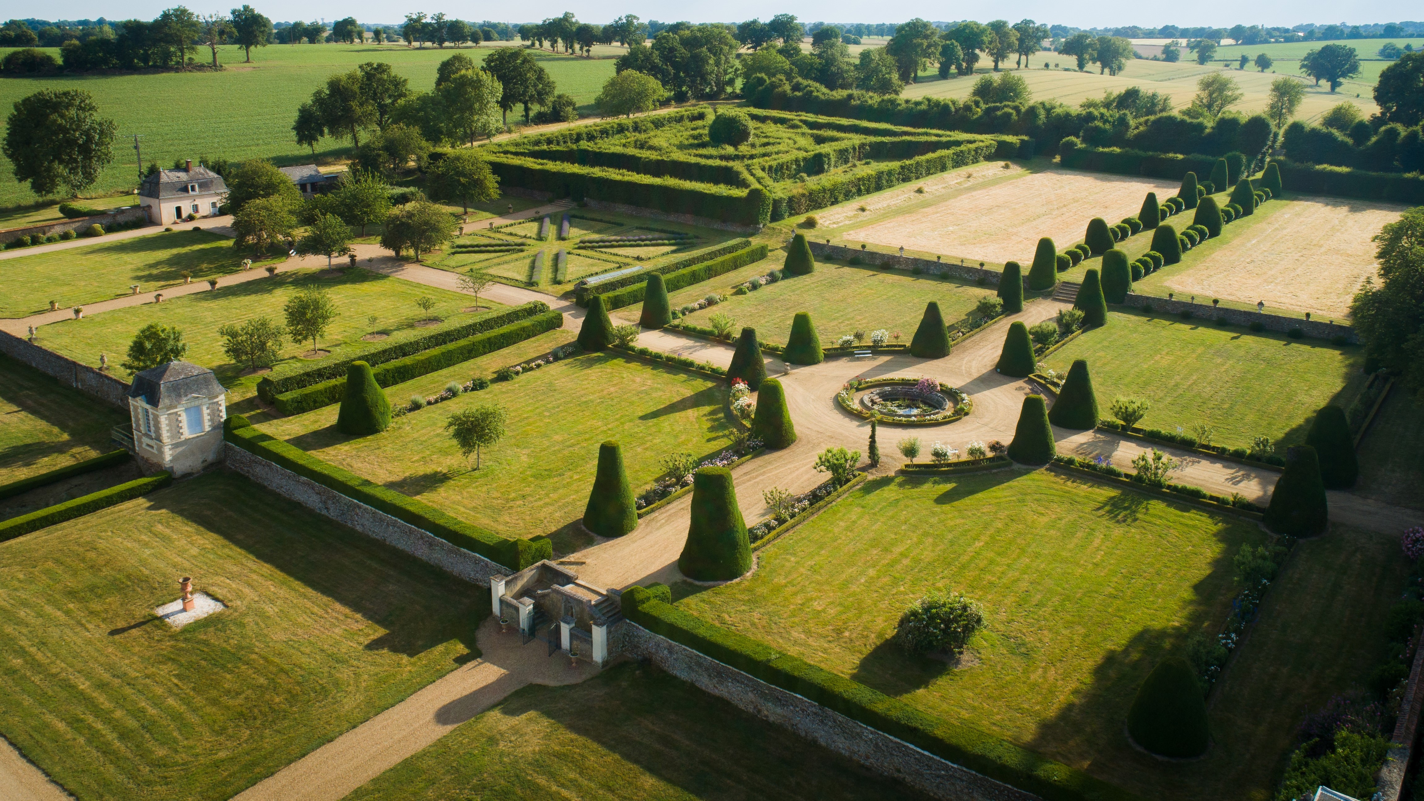 Le jardin du château de la Roche-Neuville