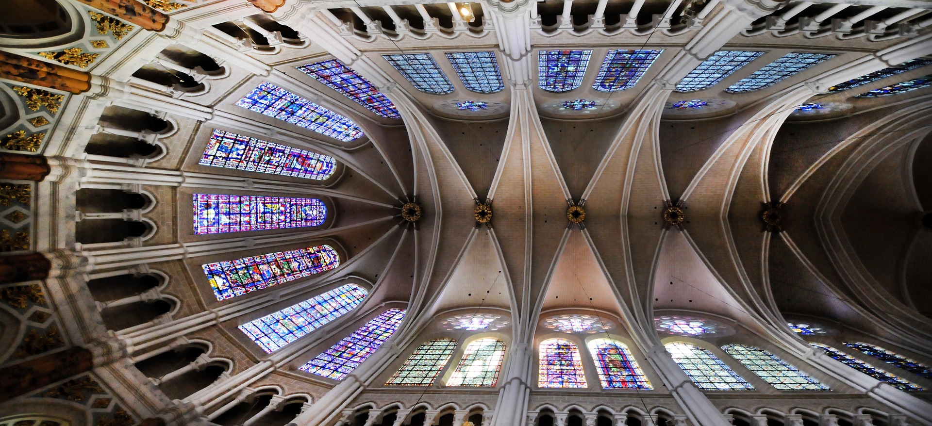 Intérieur d'une cathédrale | Les monuments du parcours